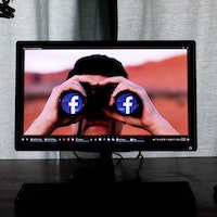 Facebook Privacy Binoculars